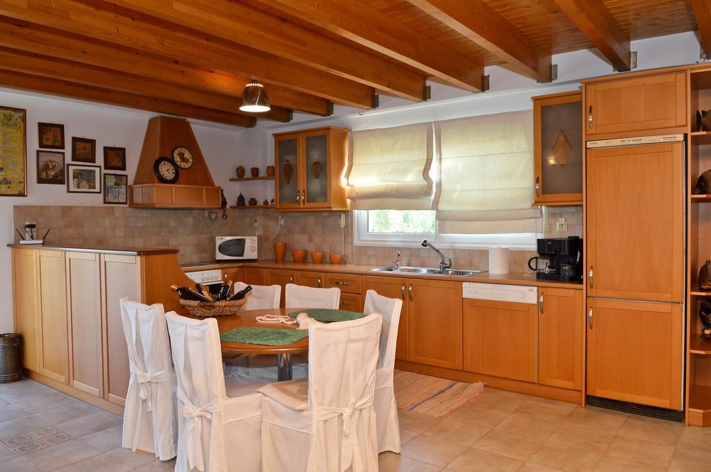 Dimeon Villa Kato Achaia Rum bild